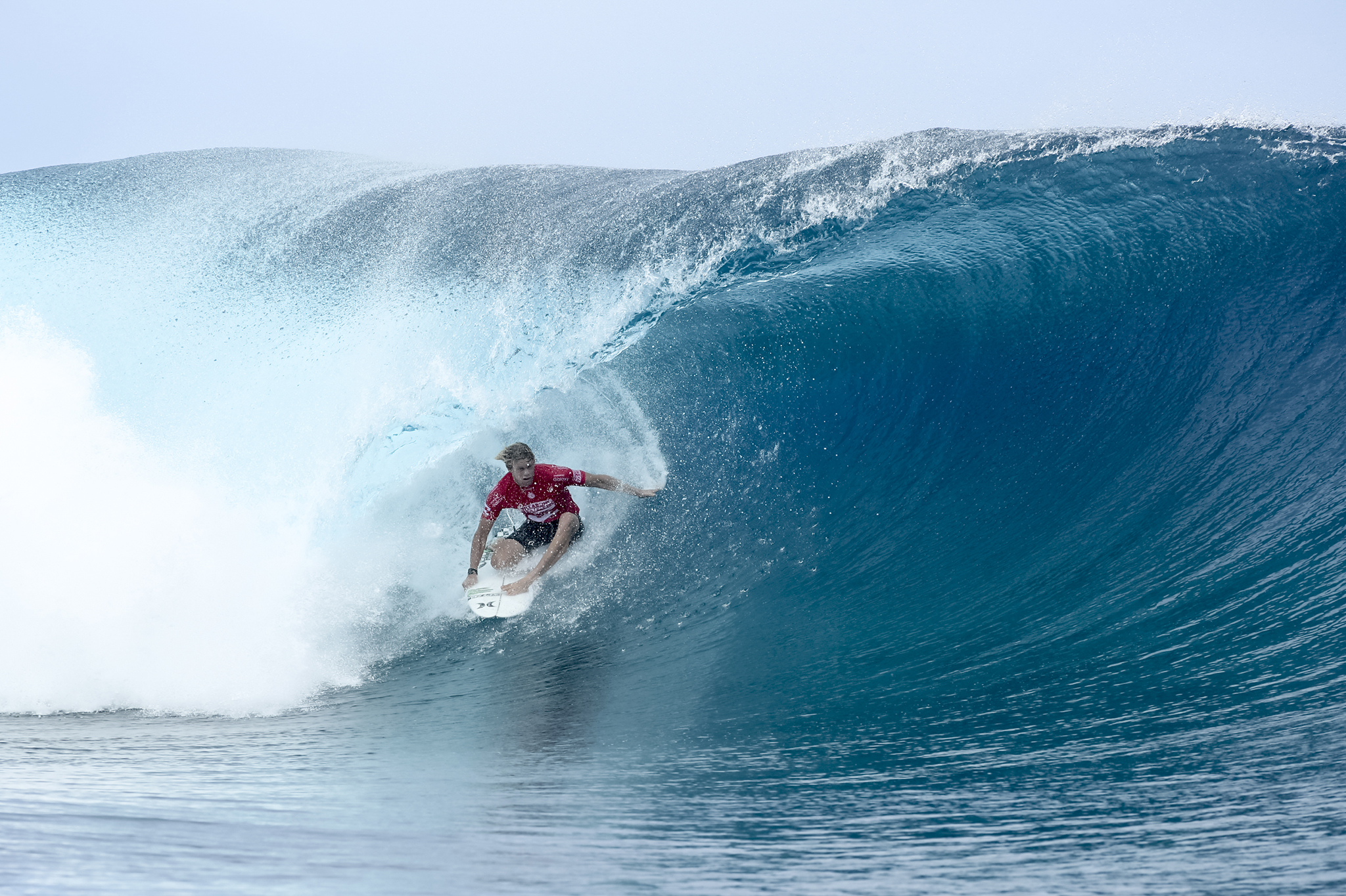 John John Florence (HAW) posted the highest heat score of the day, a near-perfect 18.40 to defeat 2016 WSL Rookie Davey Cathels (AUS) and event wildcard Hira Teriinatoofa (PYF) in Round 1 Heat 5. Florence will advance to Round 3. Cathels and Teriinatoofa will battle to avoid early elimination in Round 2 when competition resumes.  Image: © WSL / Poullenot