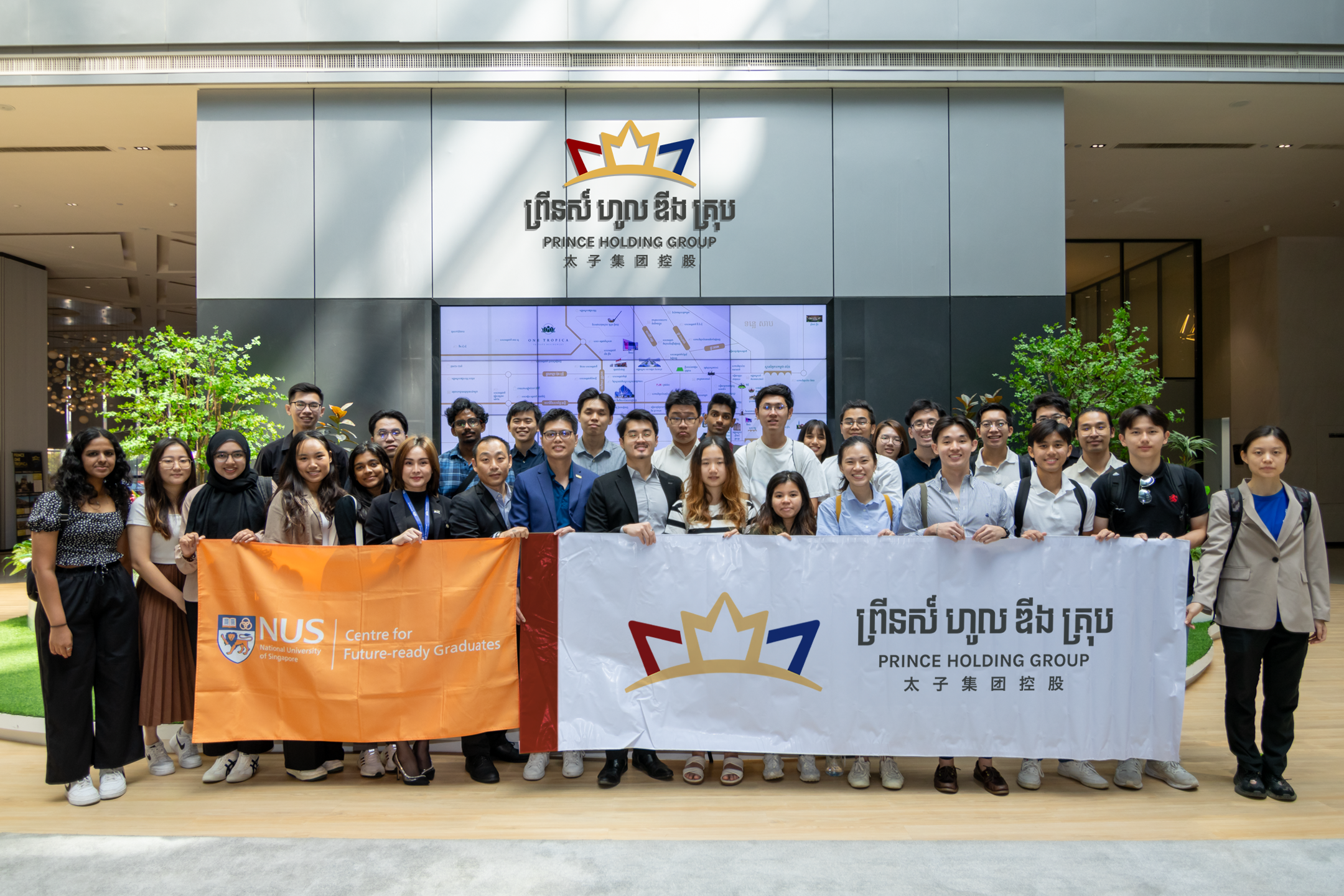 Students from the National University of Singapore (NUS) recently visited the headquarters of Prince Holding Group for an immersive experience through the NUS Global Industry Insights Program. During their visit, they gained firsthand insight into the major real estate projects of Prince Real Estate Group.