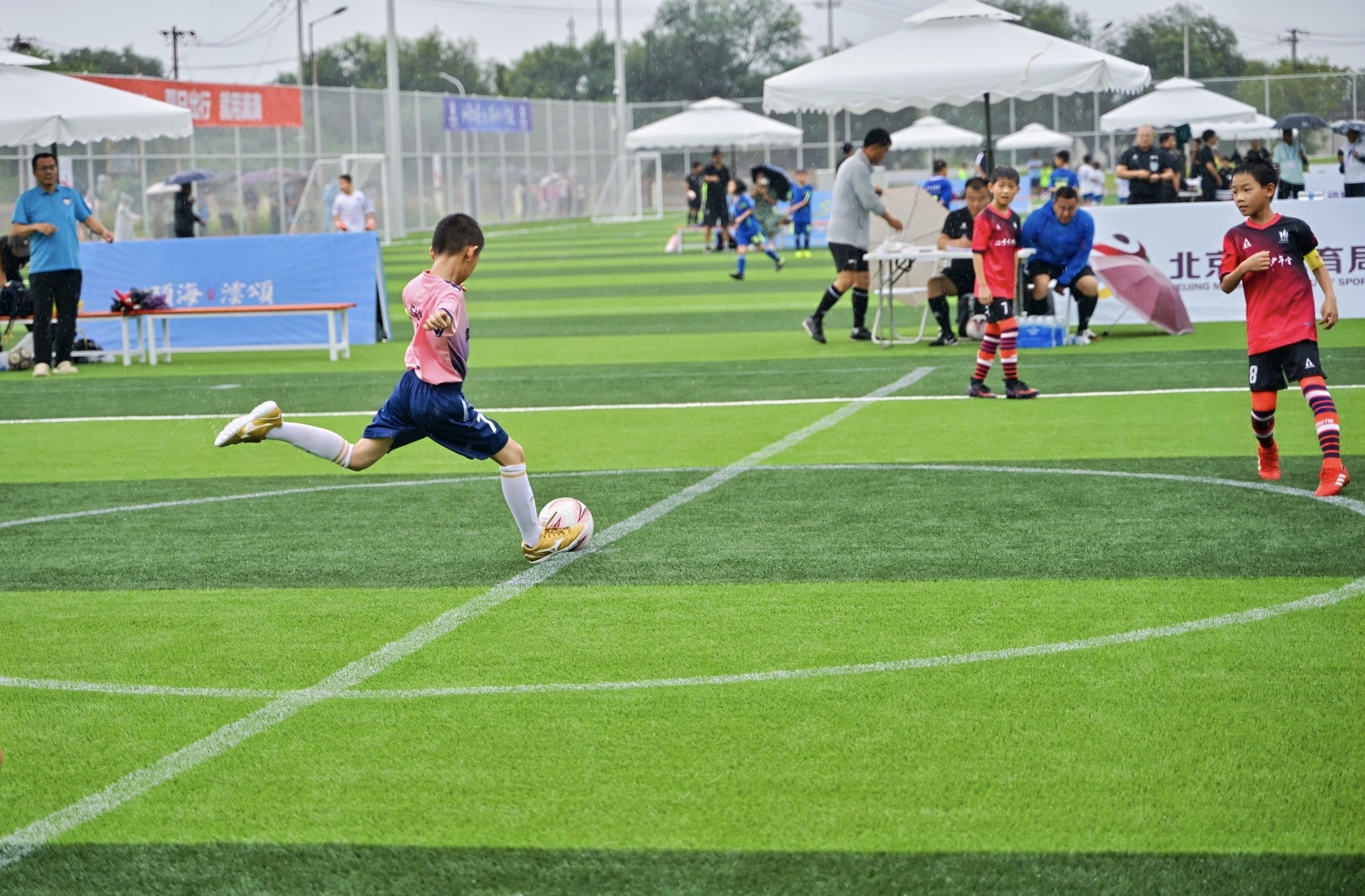 A player goes for goal during a Baidui Cup match, August 2025.