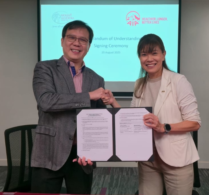 Pictured from left to right: Dr. James Lam, Chief Executive Officer of Mount Alvernia Hospital and Ms. Wong Sze Keed, Chief Executive Officer of AIA Singapore