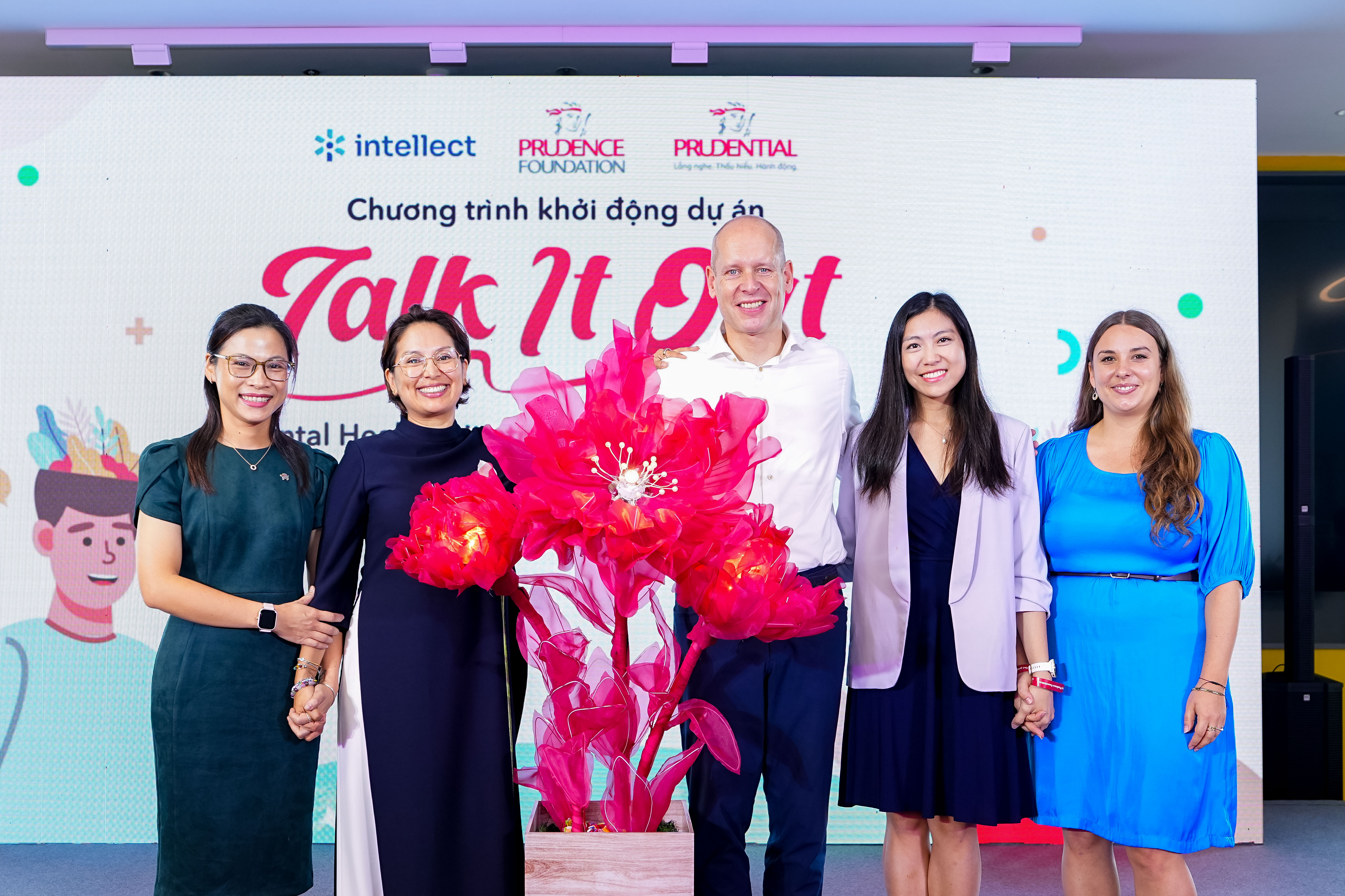 Arjan Toor, CEO, Health, Prudential plc (third from right) and Diana Guzman, Chair of Prudence Foundation and Chief Sustainability Officer, Prudential plc (second from left) at the launch of Talk It Out in Vietnam