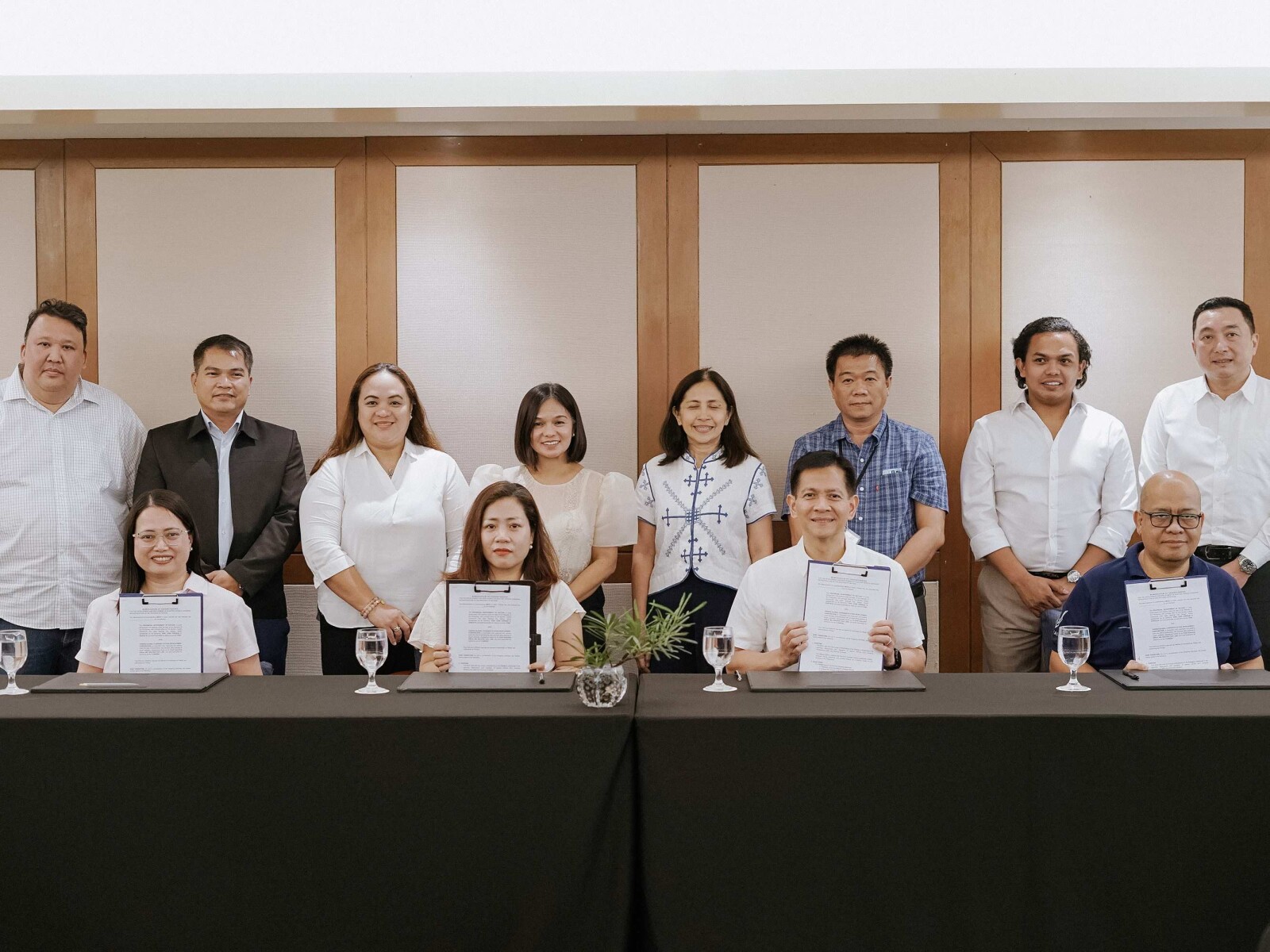 Representatives of V-GREEN and the Bataan Provincial Government signed a Memorandum of Understanding (MOU) to develop EV charging and battery-swapping infrastructure in the Philippines.