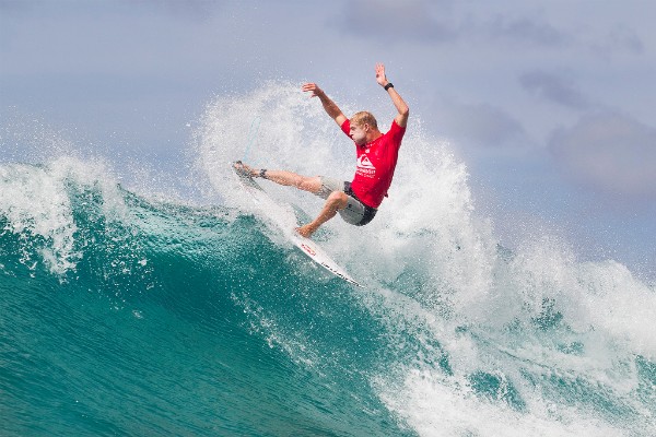 In the all-Australian heat, Mick Fanning (AUS) advances to Round 3 after defeating Trials winner Wade Carmichael (AUS) and Matting Banting (AUS) Image: WSL / Cestari 